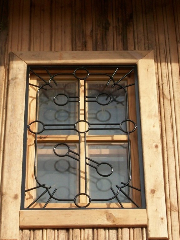 Решетка на окне