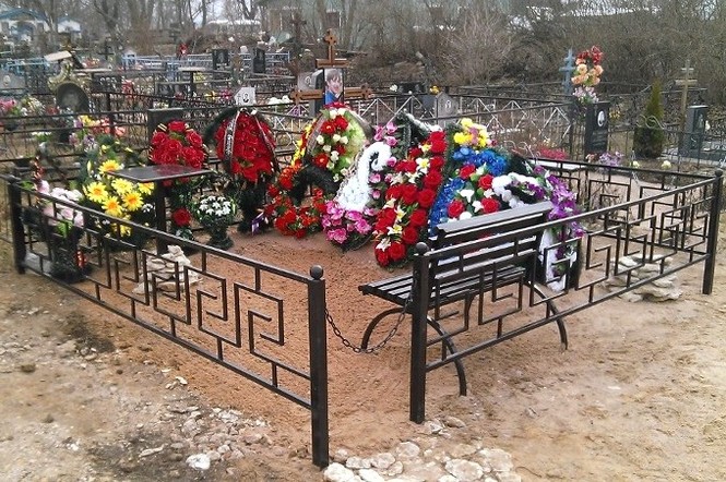 Кованая ограда на могилку, Псков.